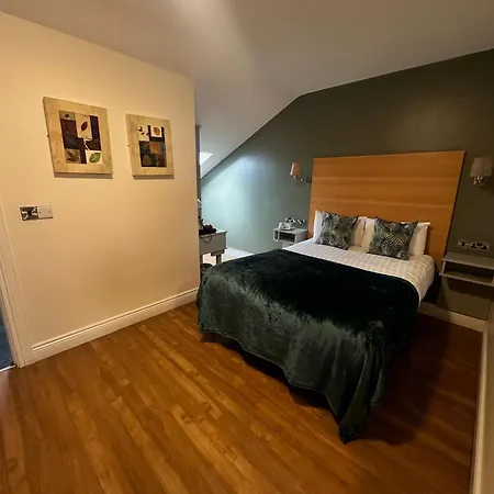 The Coach House 3*