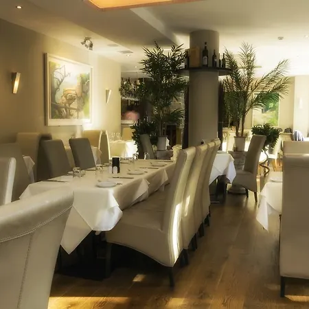 The Coach House 3*