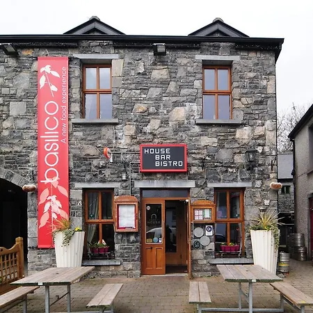 Отель The Coach House 3*