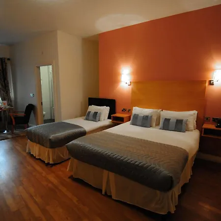 Отель The Coach House Оранмор