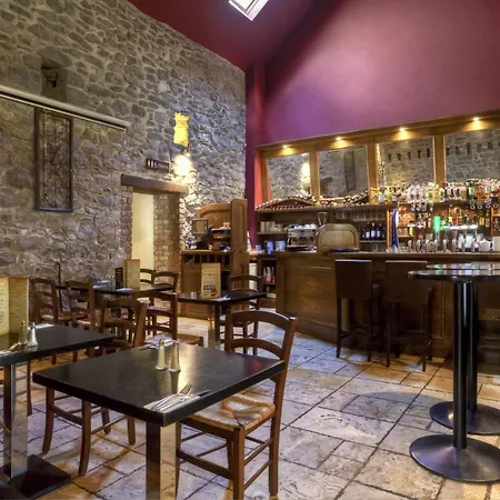 The Coach House Отель Оранмор