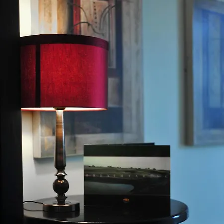 Отель The Coach House 3*